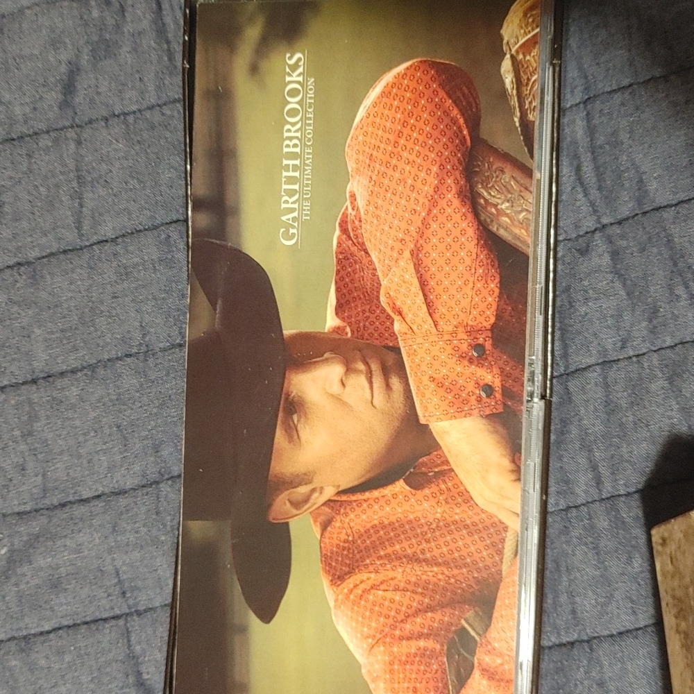 Garth Brooks The Ultimate Collection. CD Box set - Picture 2 of 4